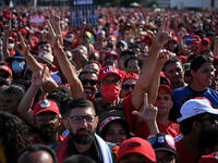 Supporters of de Silva
