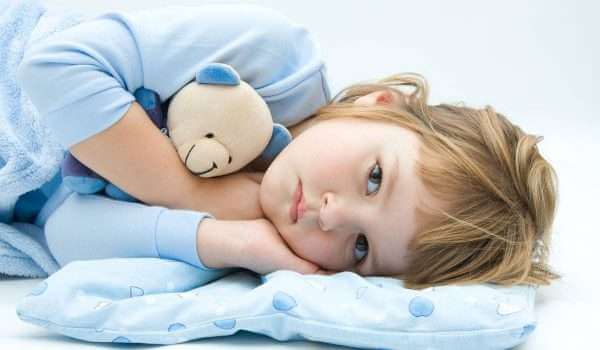 ماذا تفعل عند بدأ الطفل في الاستفراغ؟