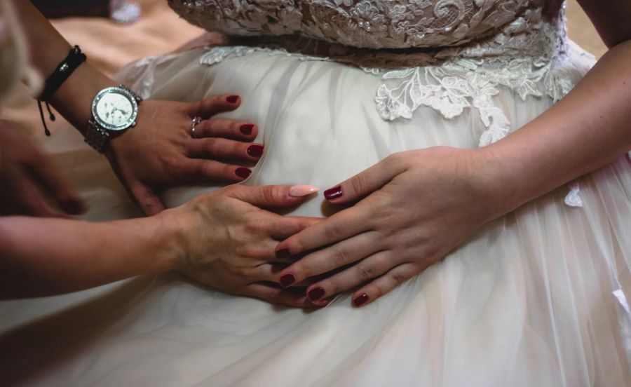 تفسير حلم زواج المتزوجة من غير زوجها وهي حامل