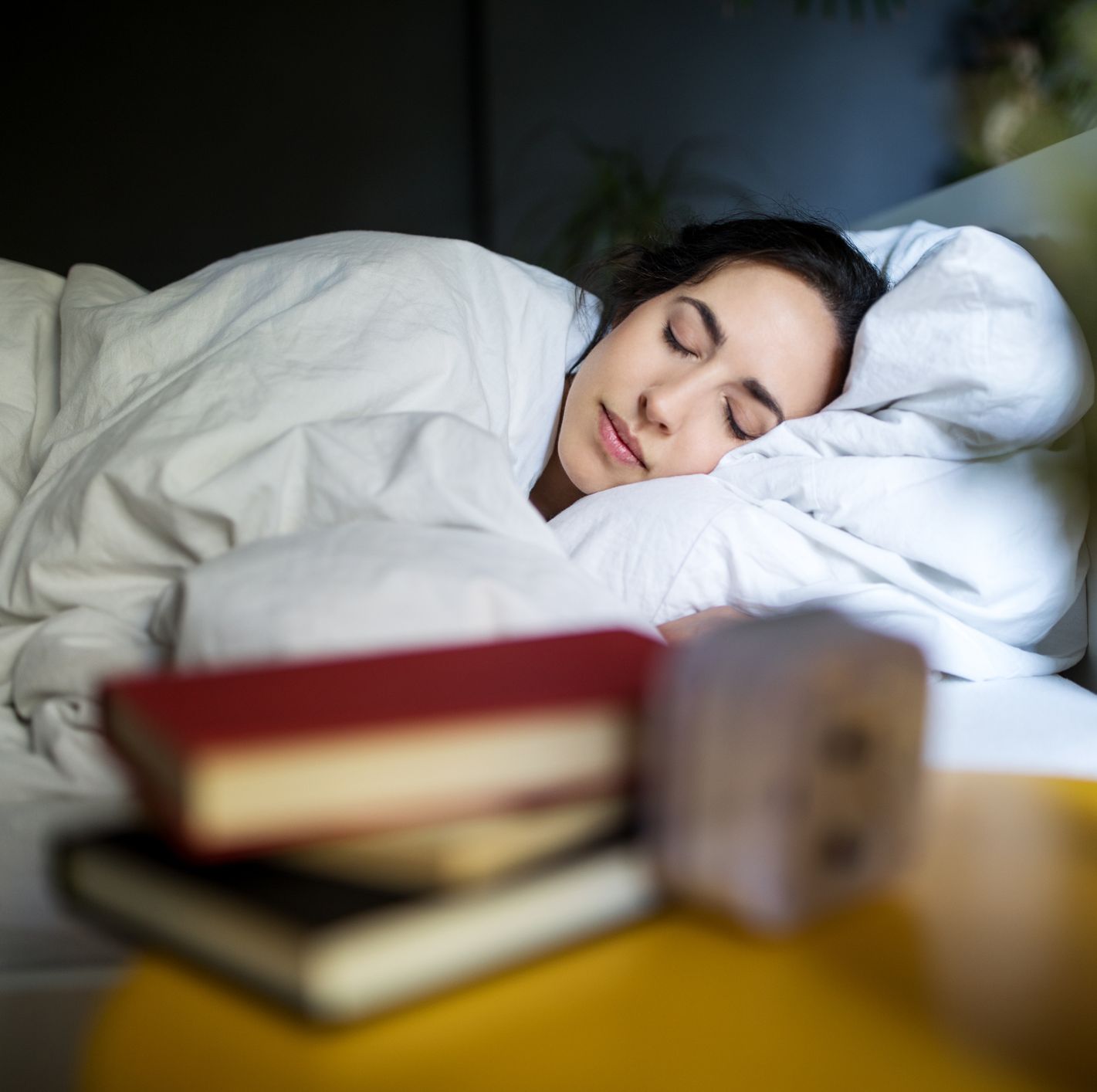 تفسير رؤية الاب الميت حي في المنام للعزباء