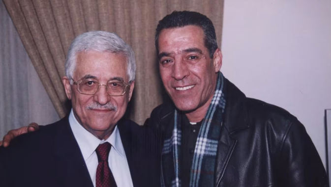 صورة تجمع حمود عباس مع حسين الشيخ