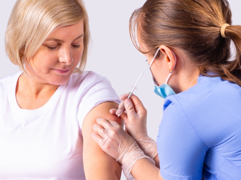 طبيب البوابة: 5 لقاحات للكبار لمنع الإصابة بالأمراض المعدية