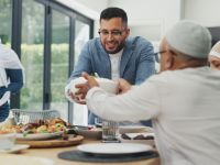 أفكار لأنشطة عائلية بسيطة بعد صلاة الجمعة أفكار لأنشطة عائلية بسيطة بعد صلاة الجمعة