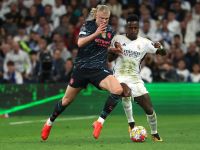 ريال مدريد يفتح الباب أمام رحيل فينيسيوس.. وهاالاند على رادار الميرينغي (Photo by Pierre-Philippe MARCOU / AFP) ريال مدريد يفتح الباب أمام رحيل فينيسيوس.. وهاالاند على رادار الميرينغي