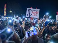 Protesters hold their mobile phones in the air as they hold placards reading 'Freedom for Imamoglu' as they take part in a demonstration against the detention of the Mayor of Istanbul, Ekrem Imamoglu, organised by the country's main opposition, the Republican People's Party (CHP), at Beyazid Square, in Istanbul, 07 May 2025. (Photo by Yasin AKGUL / AFP) Ekrem Imamoglu