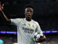 ريال مدريد يطوي صفحة خلاف فينيسيوس وألونسو بعد اعتذار اللاعب (Photo by Thomas COEX / AFP) ريال مدريد يطوي صفحة خلاف فينيسيوس وألونسو بعد اعتذار اللاعب