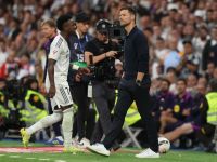 من الشتائم إلى الاشتباك مع يامال..كواليس انفجار فينيسيوس في ليلة انتصار ريال مدريد (Photo by Oscar DEL POZO / AFP) من الشتائم إلى الاشتباك مع يامال..كواليس انفجار فينيسيوس في ليلة انتصار ريال مدريد