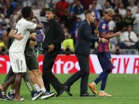 والد لامين يامال يخرج عن صمته بعد خسارة برشلونة أمام ريال مدريد في الكلاسيكو (Photo by Oscar DEL POZO / AFP) والد لامين يامال يخرج عن صمته بعد خسارة برشلونة أمام ريال مدريد في الكلاسيكو