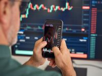 تشن تشي.. ملياردير صيني متهم بإمبراطورية احتيال إلكتروني تشن تشي.. ملياردير صيني متهم بإمبراطورية احتيال إلكتروني