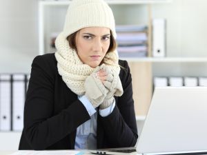 نقص هذا الفيتامين قد يكون السبب وراء شعورك بالبرد والمرض نقص هذا الفيتامين قد يكون السبب وراء شعورك بالبرد والمرض