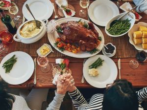 آداب استقبال الضيوف في عيد الشكر  آداب استقبال الضيوف في عيد الشكر