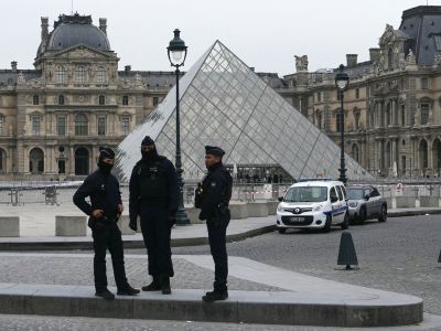 French police officers stand in front of the Louvre Museum after robbery, in Paris on October 19, 2025. Photo by DIMITAR DILKOFF / AFP Louvre Museum