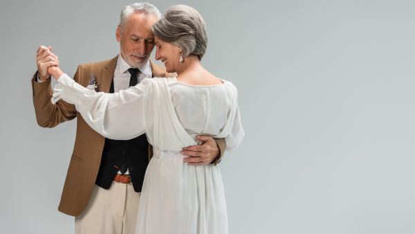 أفضل فساتين الزفاف لتجديد عهود الزواج أفضل فساتين الزفاف لتجديد عهود الزواج