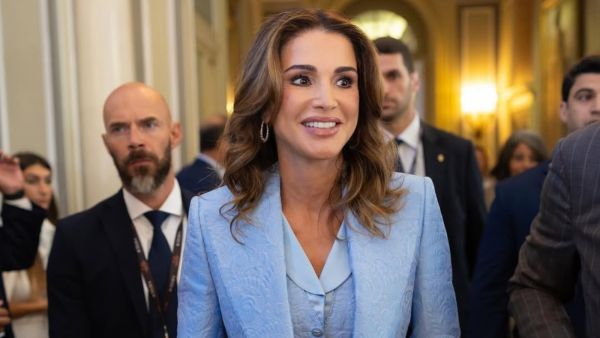 الملكة رانيا تتألق بالأزرق السماوي في مجلس الأمة الملكة رانيا تتألق بالأزرق السماوي في مجلس الأمة
