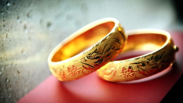 تفسير حلم شراء الذهب الصيني للعزباء والمتزوجة تفسير حلم شراء الذهب الصيني للعزباء والمتزوجة