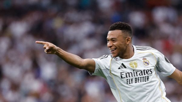 كيليان مبابي: السلاح الفتاك الذي يعول عليه ريال مدريد لإسقاط برشلونة (Photo by Oscar DEL POZO / AFP) كيليان مبابي: السلاح الفتاك الذي يعول عليه ريال مدريد لإسقاط برشلونة