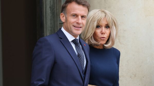 French President Emmanuel Macron (L) and French President's wife Brigitte Macron pose before a meeting with Jordan's Crown Prince at the Elysee Palace in Paris on October 8, 2025. (Photo by Ludovic MARIN / AFP)  Brigitte Macron
