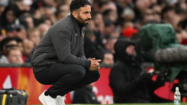 فيرديناند: "عناد أموريم قد يكلفه منصبه في مانشستر يونايتد" (Photo by Oli SCARFF / AFP) فيرديناند: "عناد أموريم قد يكلفه منصبه في مانشستر يونايتد"