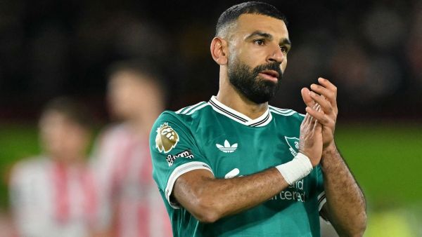 روني يشكك في قيادة محمد صلاح داخل غرفة ملابس ليفربول (Photo by Glyn KIRK / AFP) روني يشكك في قيادة محمد صلاح داخل غرفة ملابس ليفربول