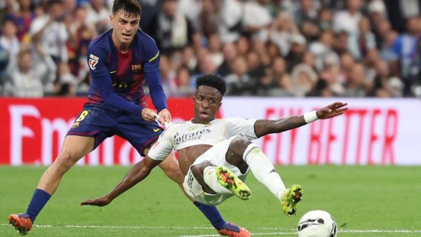 برشلونة بدون بيدري: تحدٍ جديد يواجه هانزي فليك وخيارات محدودة (Photo by Oscar DEL POZO / AFP) برشلونة بدون بيدري: تحدٍ جديد يواجه هانزي فليك وخيارات محدودة