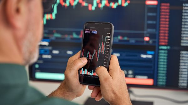 تشن تشي.. ملياردير صيني متهم بإمبراطورية احتيال إلكتروني تشن تشي.. ملياردير صيني متهم بإمبراطورية احتيال إلكتروني