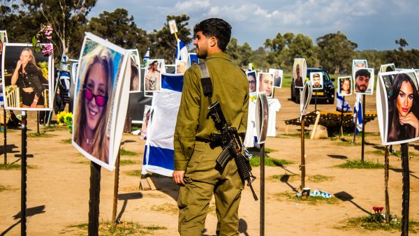 إسرائيل تدرس خمسة خيارات في حال لم تُعد حماس رفات الرهائن  إسرائيل تدرس خمسة خيارات في حال لم تُعد حماس رفات الرهائن